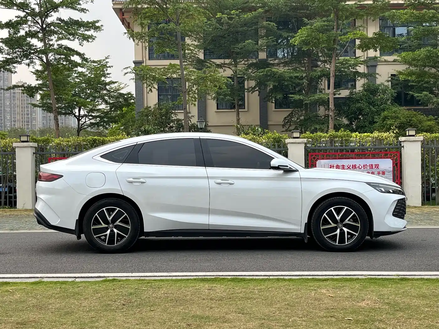 BYD Qin L 2024 DM-i 120KM Superior Edition фото 39