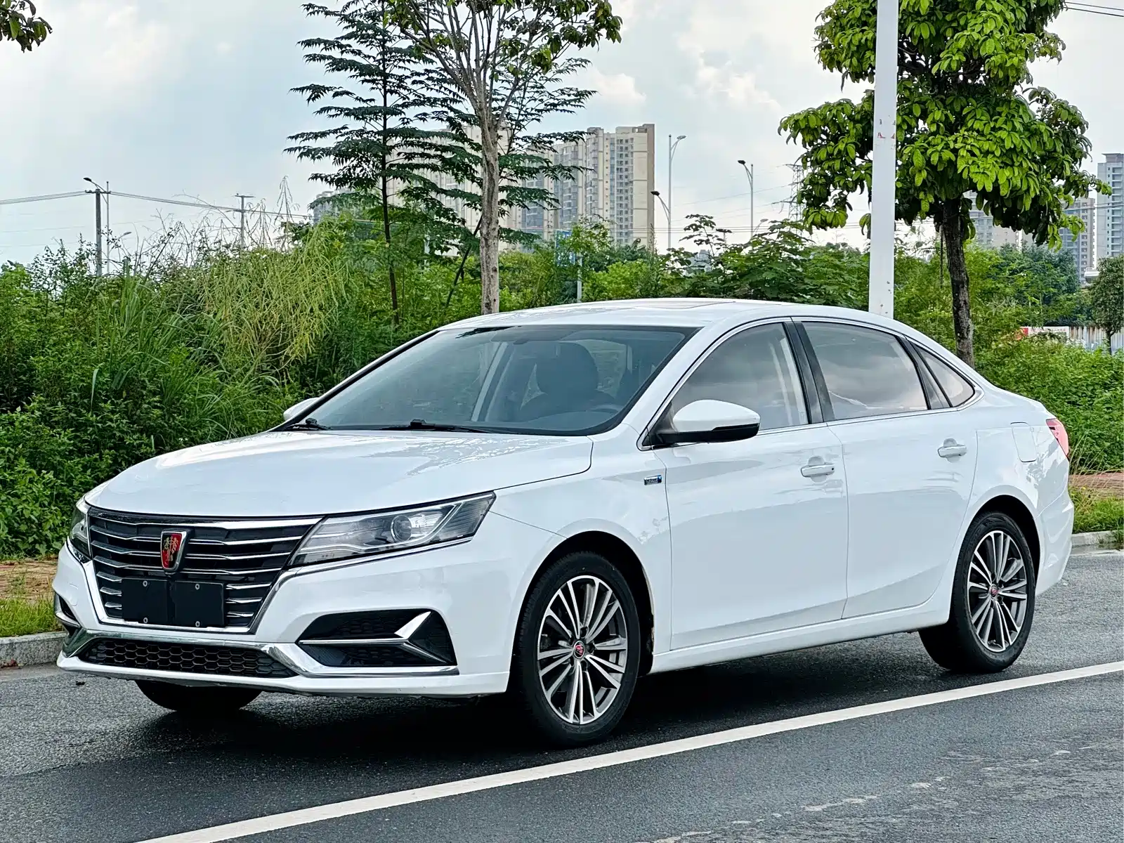 Фото 1 - Roewe i6