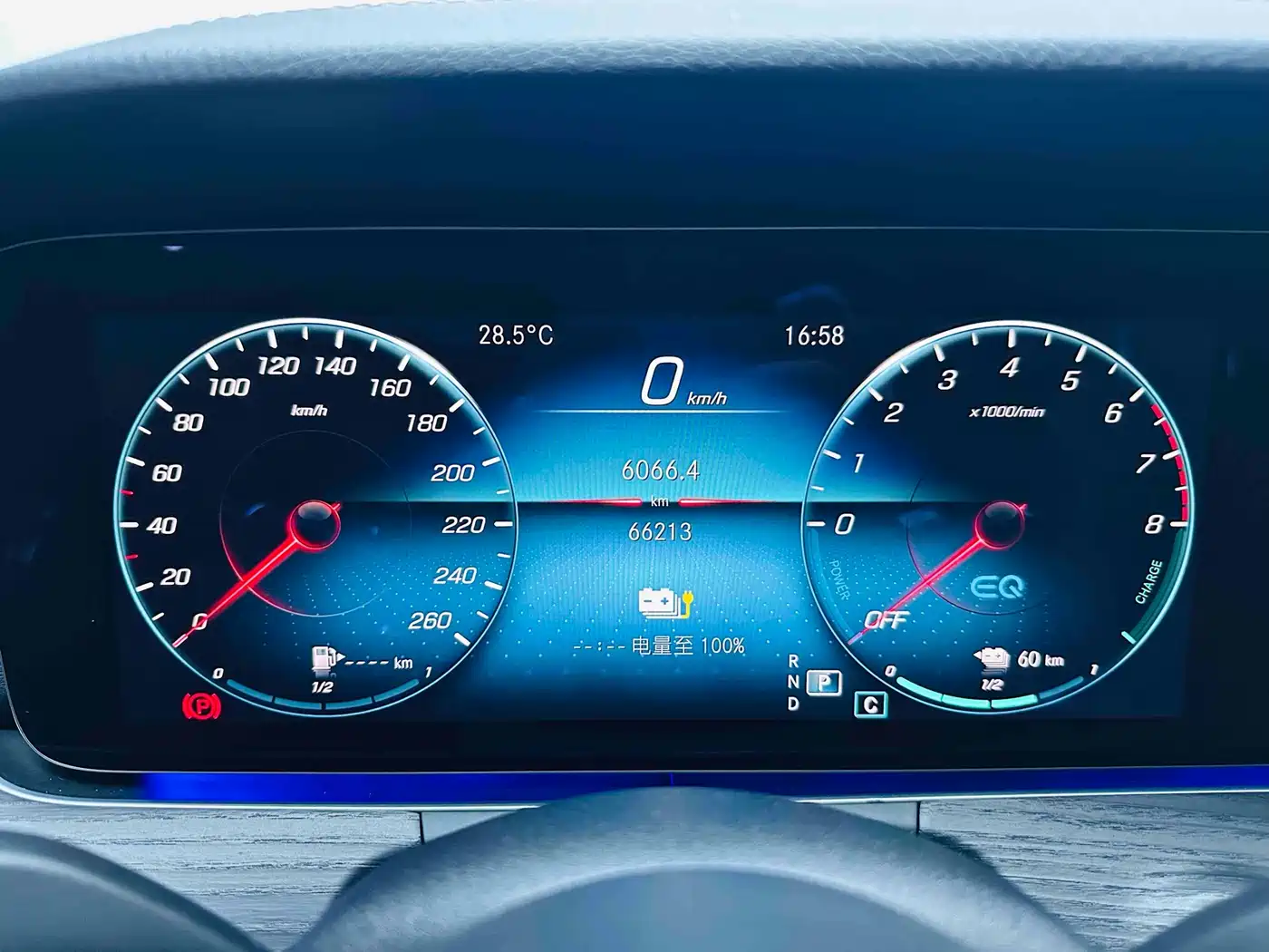 Mercedes-Benz E-Class New Energy 2022 E 350 e L Plug-in Hybrid Sports Sedan фото 8
