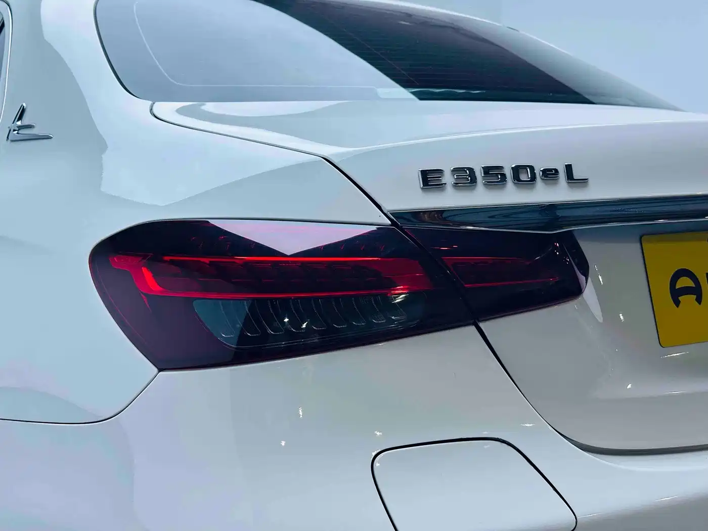 Mercedes-Benz E-Class New Energy 2022 E 350 e L Plug-in Hybrid Sports Sedan фото 11