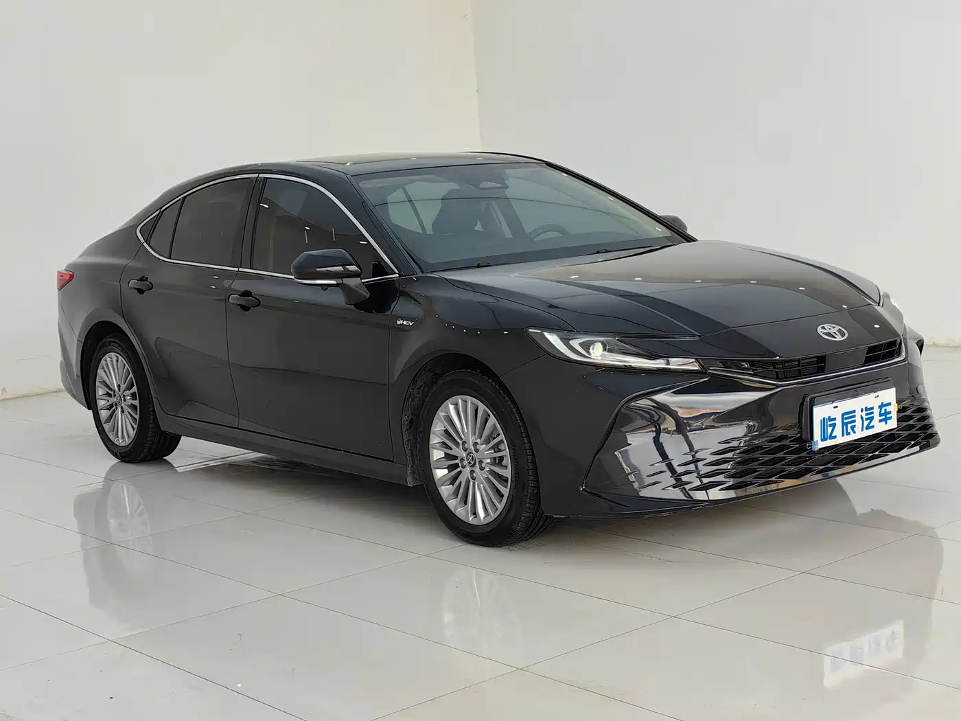 Toyota Camry 2024 Hybrid 2.0HGVP Luxury Edition фото 3