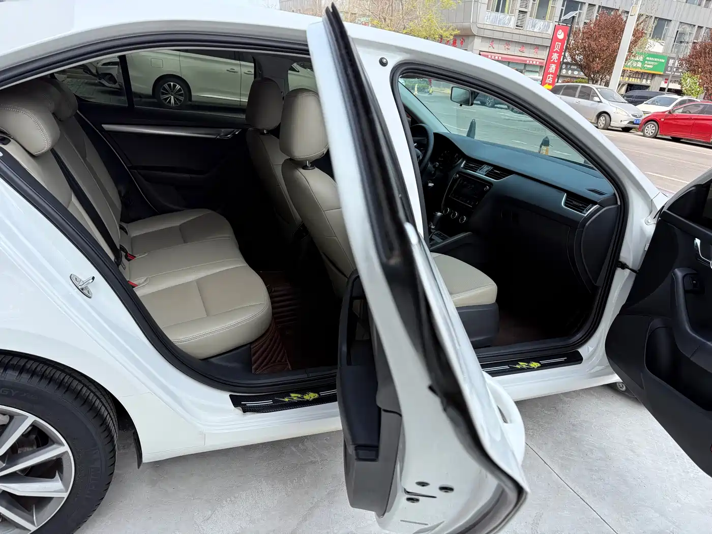 Škoda Octavia 2018 TSI230 DSG Comfort Edition фото 23