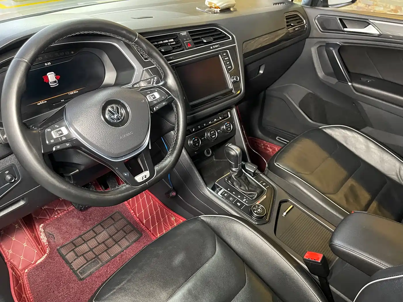 VOLKSWAGEN TIGUAN