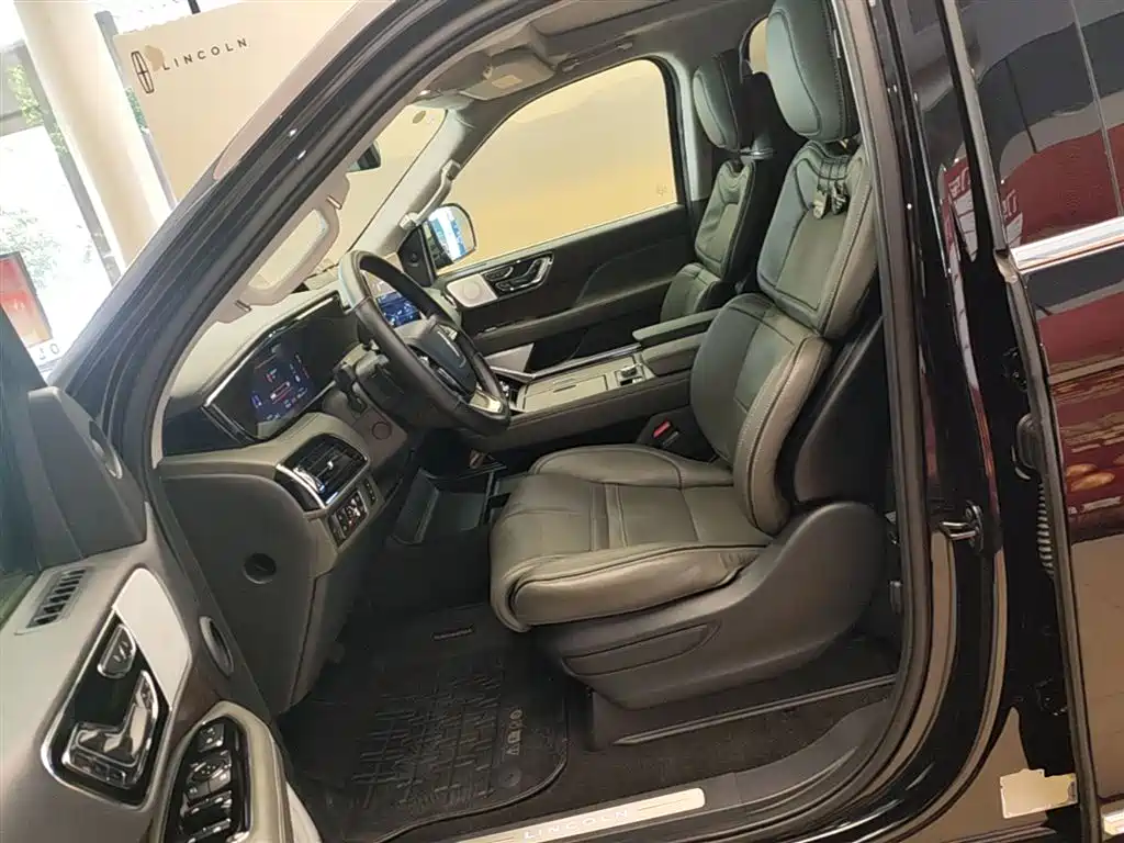 Lincoln Navigator 2026 2024 3.5T Presidential Edition