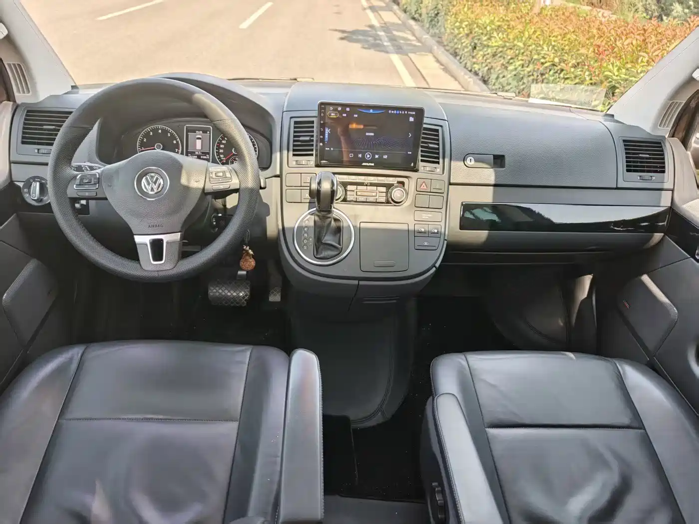 Volkswagen Multivan 2015 2012 2.0TSI 2WD Luxury Edition