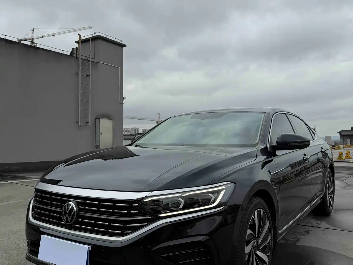 Volkswagen Passat 2023 Facelift 380TSI Luxury Edition фото 2