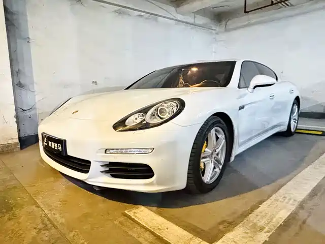 PORSCHE PANAMERA