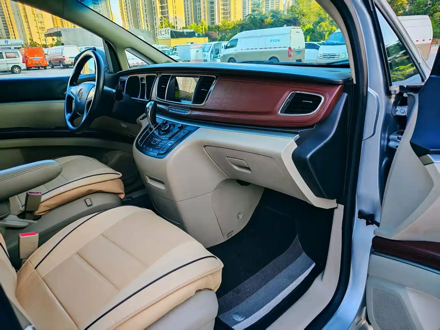 Фото 10 - Buick GL8