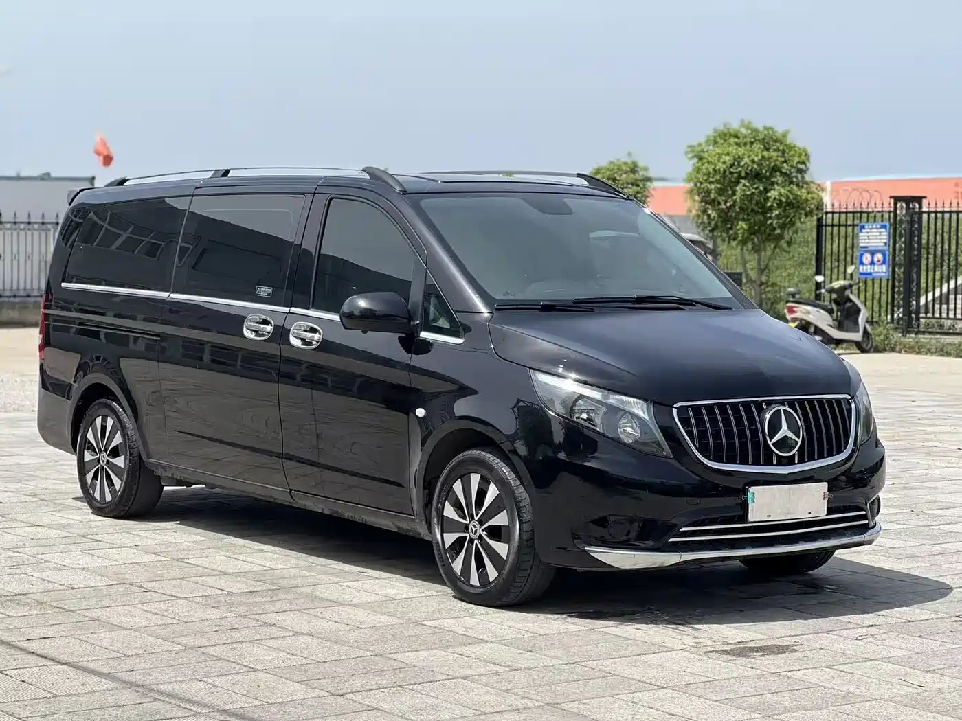 Mercedes-Benz Vito 2023 2.0T Elite 9-Seater фото 3