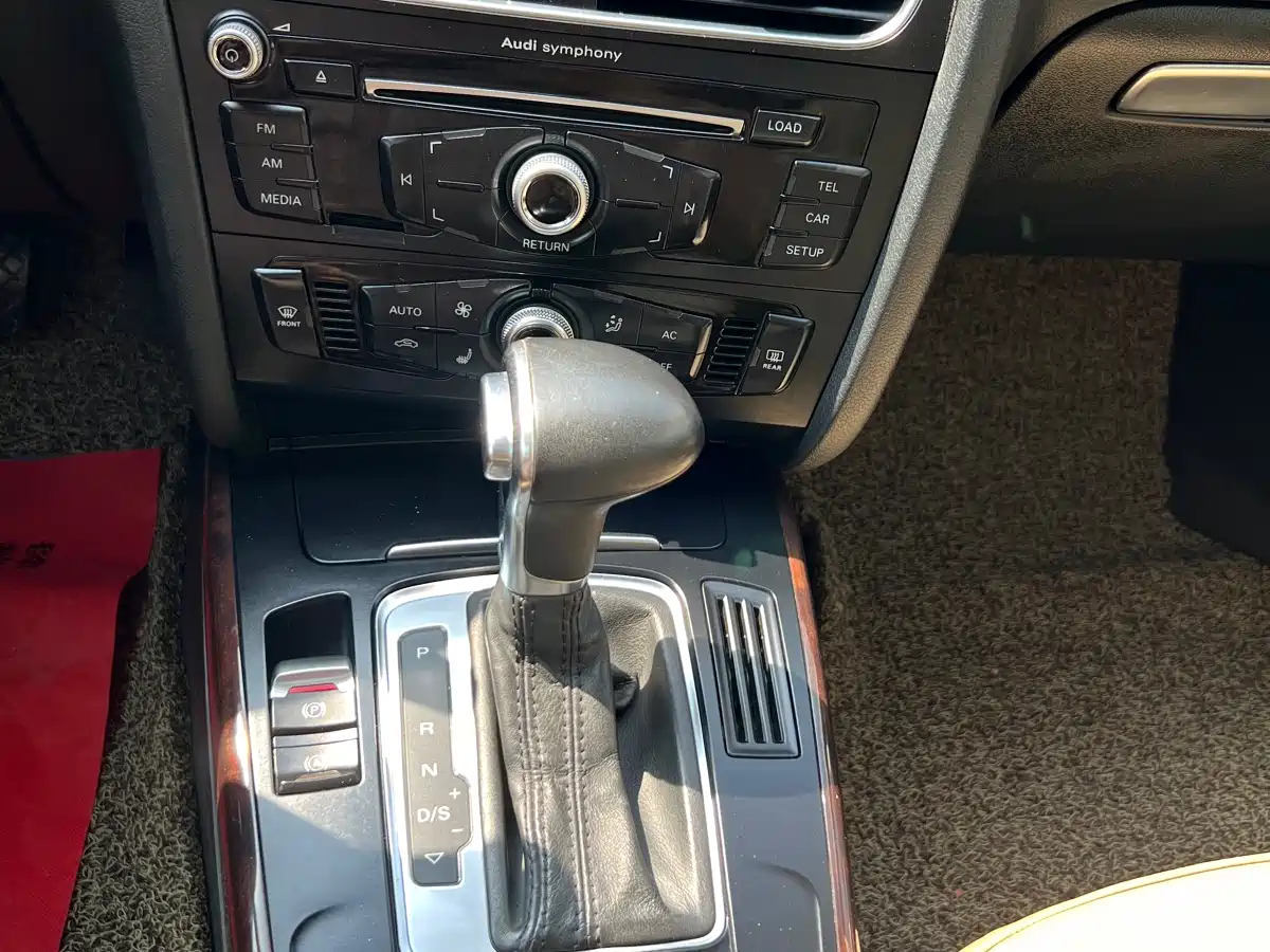 Audi A4L 2013 35 TFSI Automatic Comfort фото 25