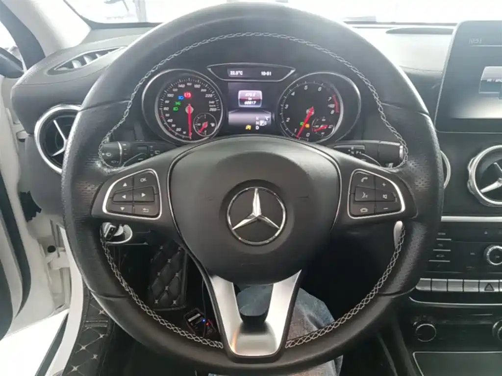 Mercedes-Benz GLA 2017 GLA 220 4MATIC Fashion фото 11