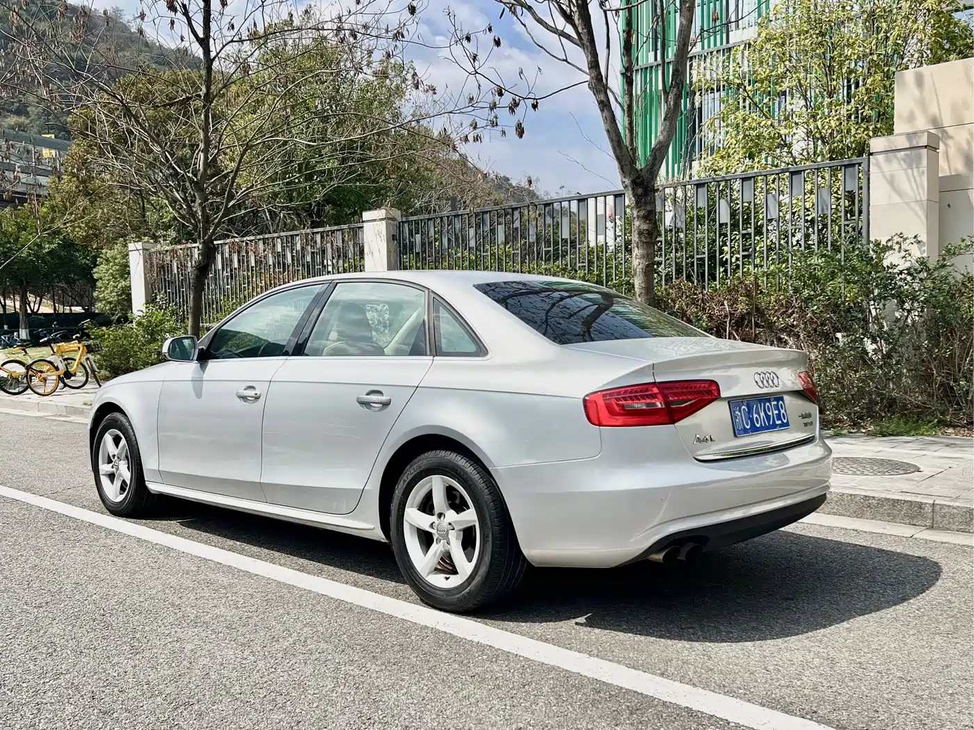 Audi A4L 2013 35 TFSI Automatic Comfort фото 4