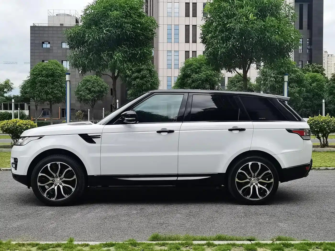 Land Rover Range Rover Sport 2014 3.0 SC V6 HSE DYNAMIC фото 18