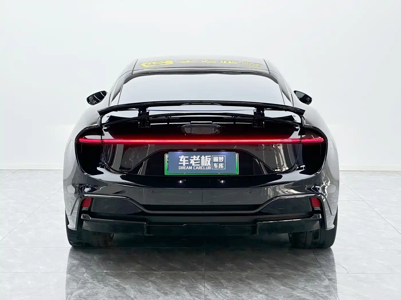 LOTUS SPORTS CAR EMEYA FLOWERS