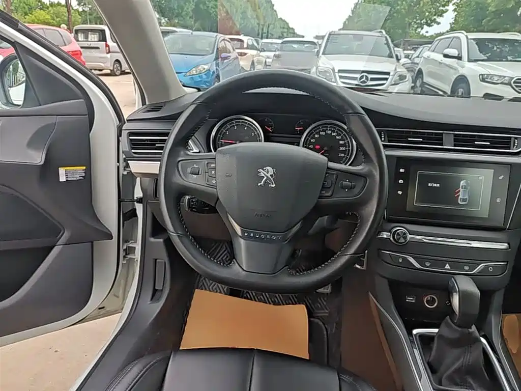 Peugeot 408 2016 1.6T Automatic Luxury Edition фото 11