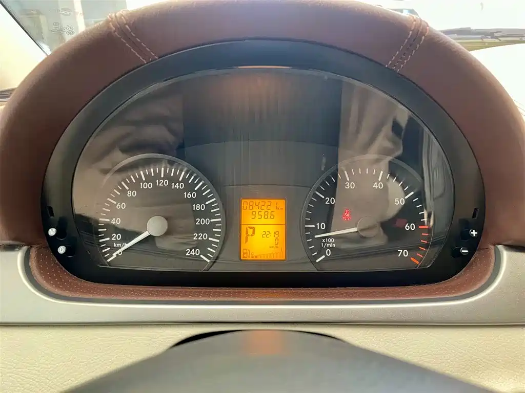 Mercedes-Benz Vito 2013 Model 3.0L Elite Edition фото 9