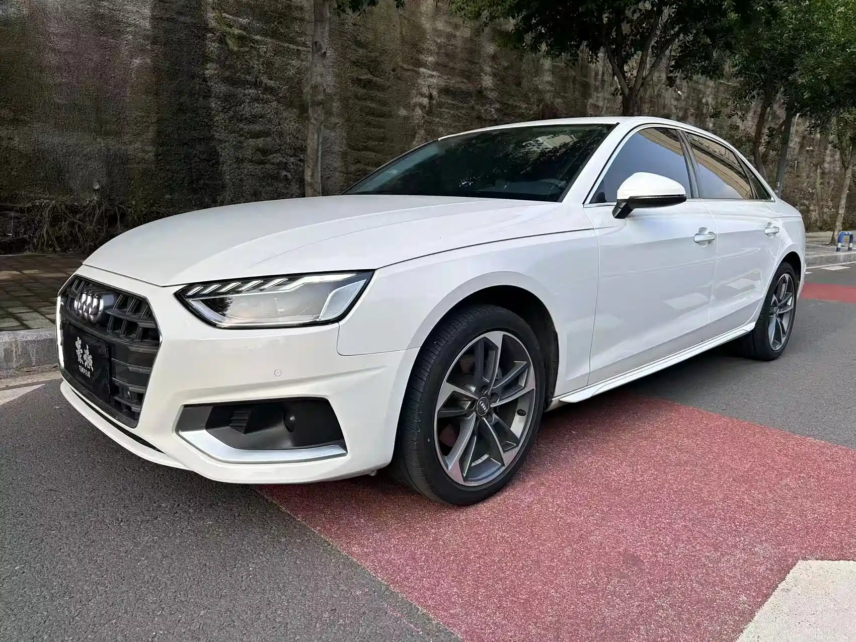 Photo 1 - Audi A4L