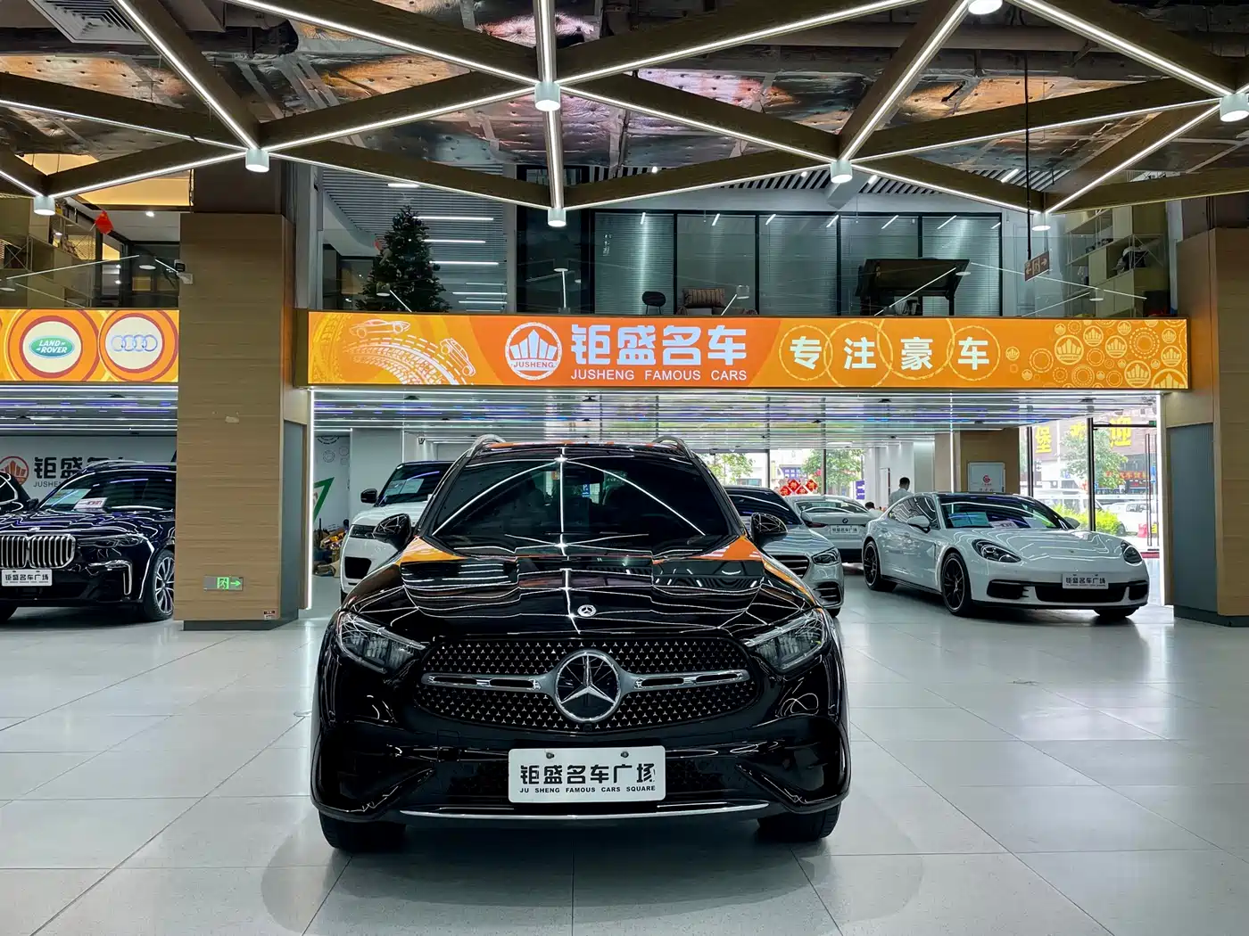 Mercedes-Benz GLC 2023 GLC 260 L 4MATIC Luxury 5-Seater фото 2