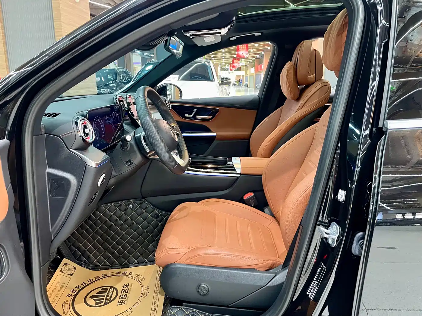 Mercedes-Benz GLC 2023 GLC 260 L 4MATIC Luxury 5-Seater фото 8