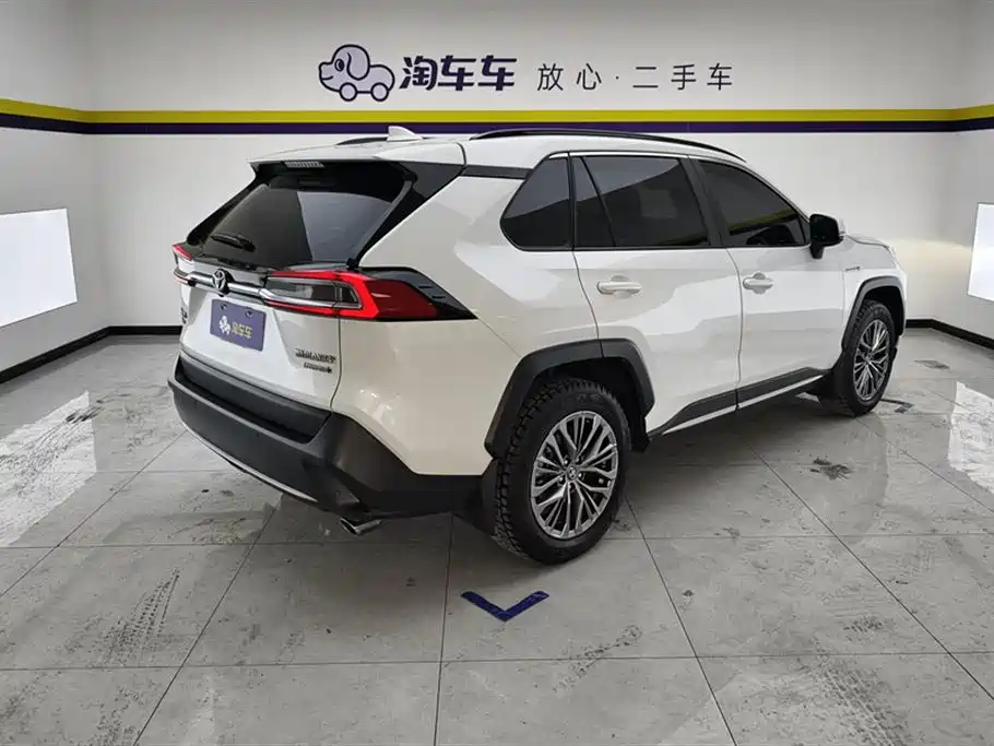 Toyota Wildlander 2023 Hybrid 2.5L E-CVT AWD Luxury PLUS Edition фото 3