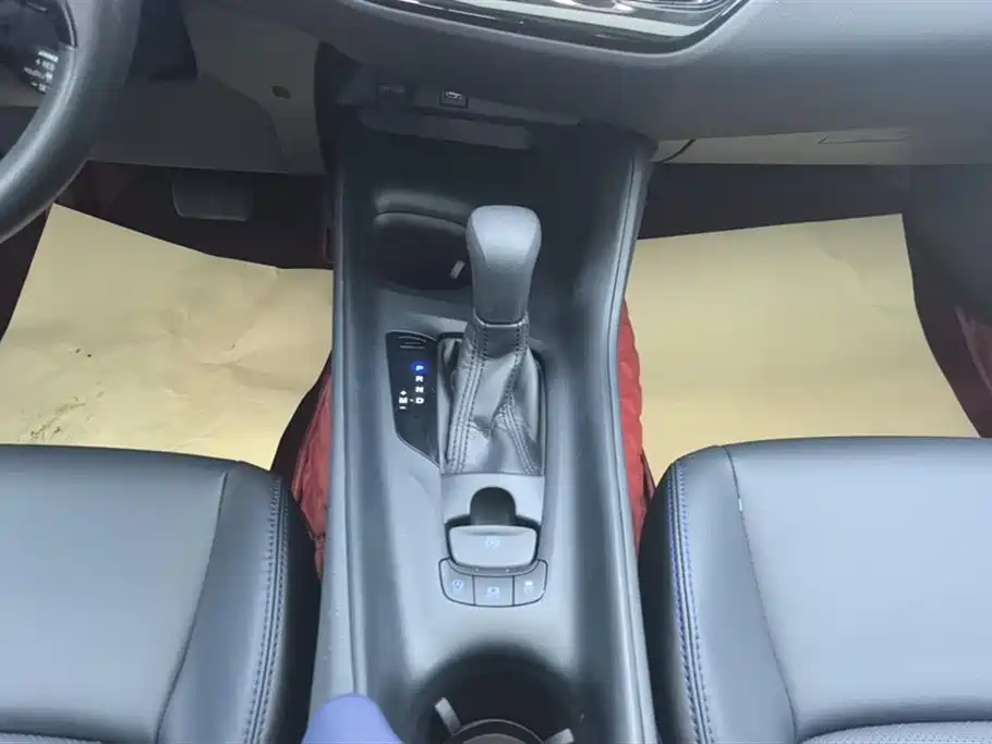 Toyota C-HR 2023 Model 2.0L Premium Edition фото 16