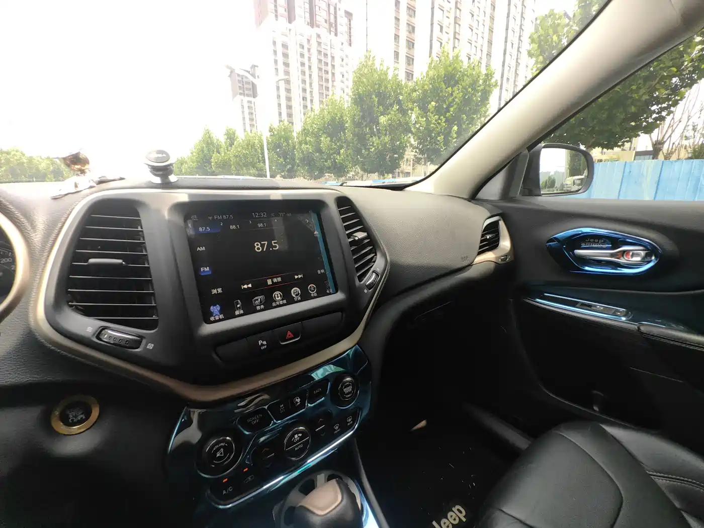 Фото 9 - Jeep Cherokee