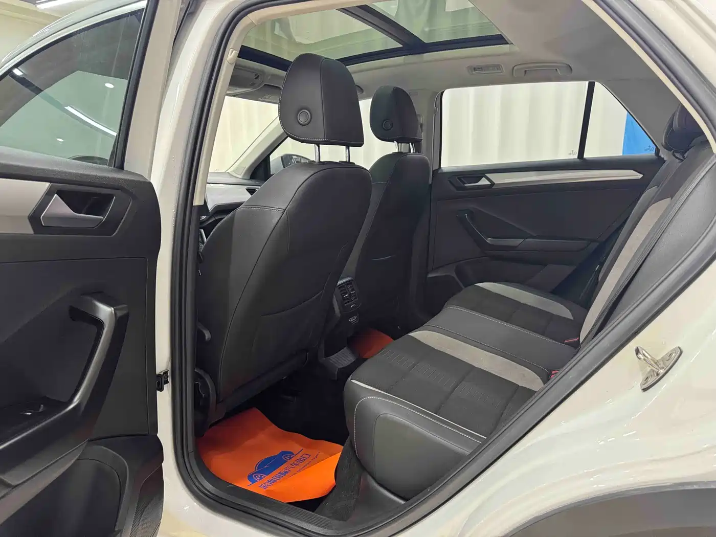 Volkswagen T-ROC 2022 280TSI DSG 2WD Elite PLUS фото 8