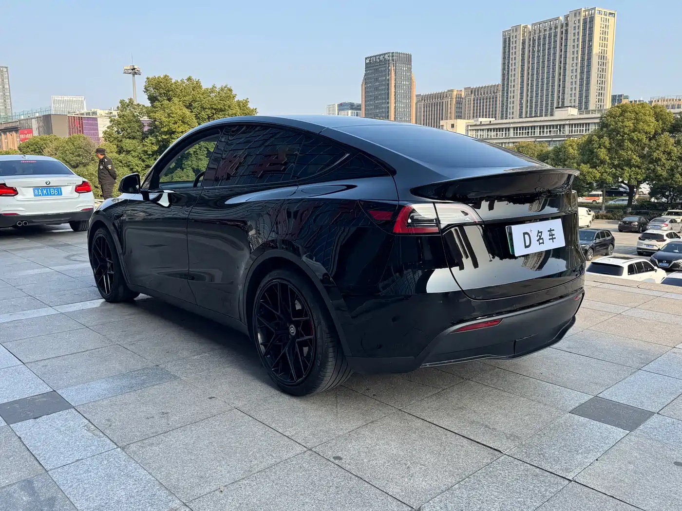 TESLA MODEL Y