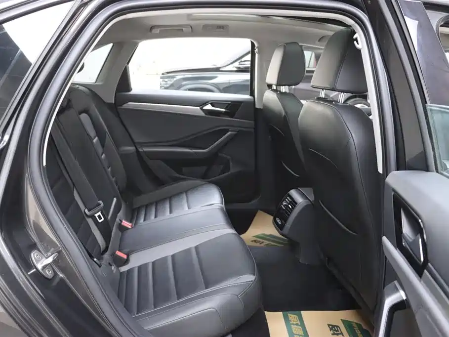 Volkswagen Sagitar 2021 280TSI DSG Surpassing Edition фото 17
