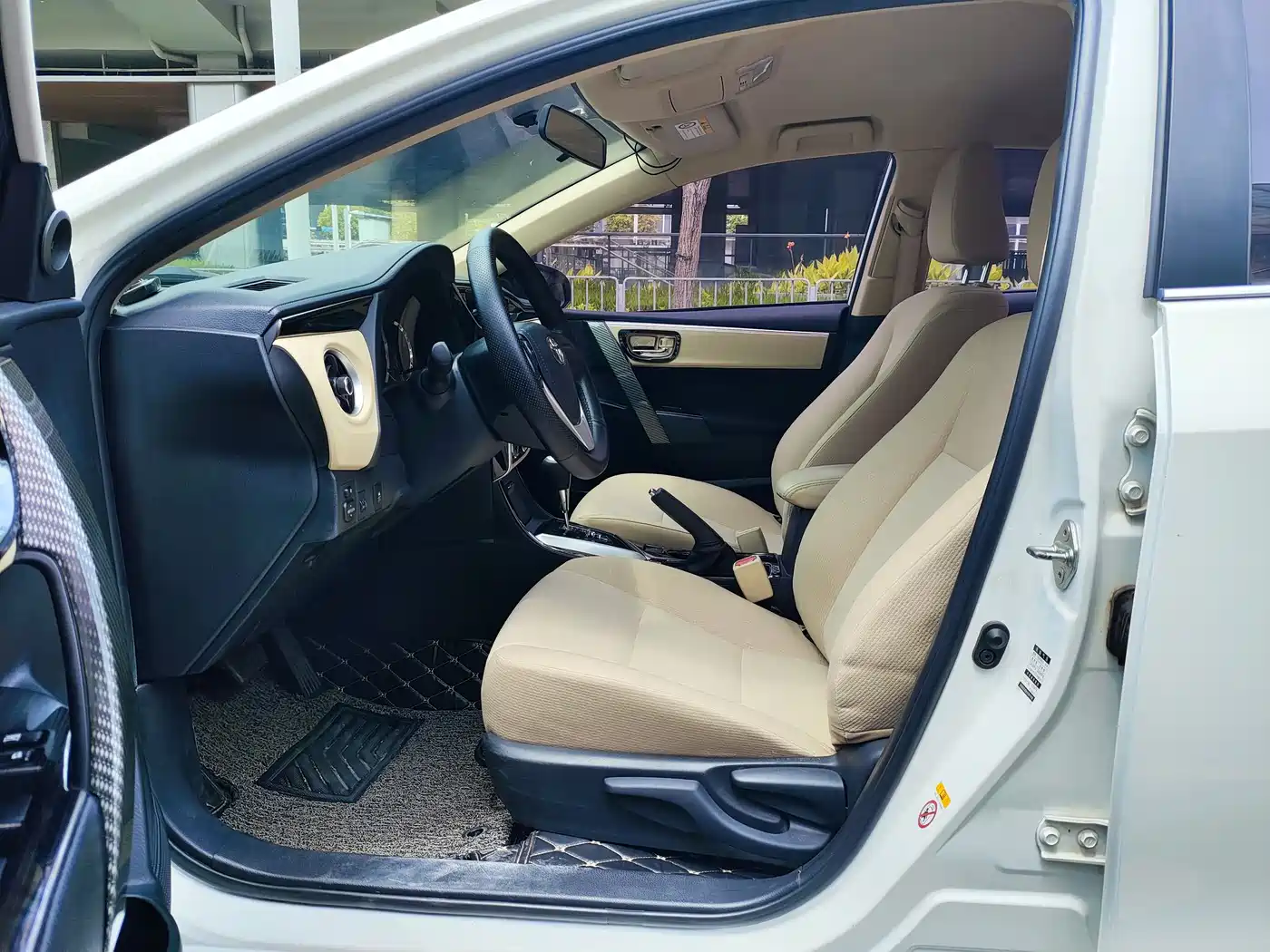 Toyota Corolla 2017 Facelift 1.2T S-CVT GL фото 9