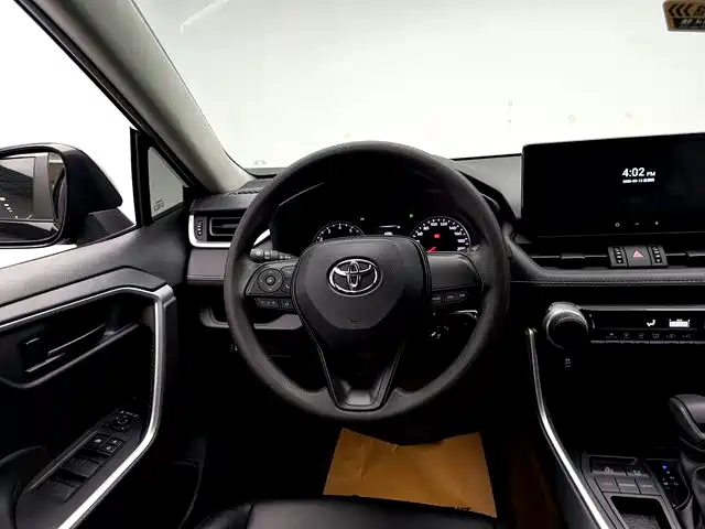 Toyota Wildlander 2023 2.0L CVT FWD LE фото 11