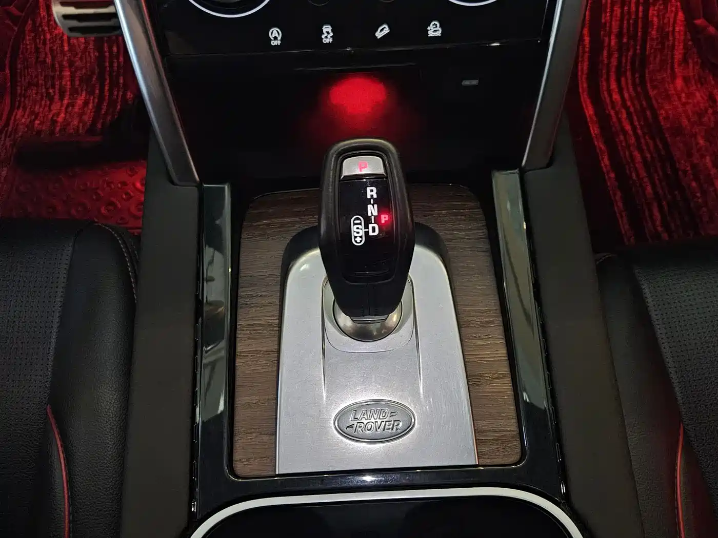 LAND ROVER DISCOVER SPORTS