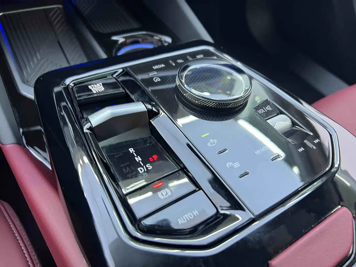 BMW 5 Series 2024 530Li Leading M Sport Package фото 8