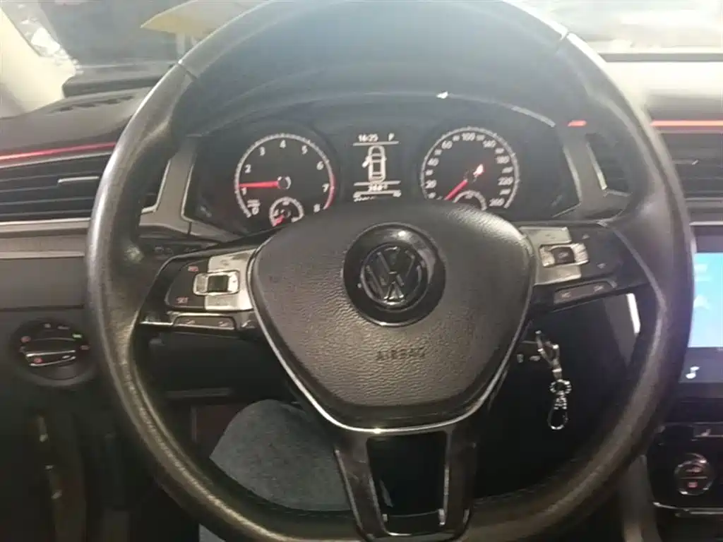 Volkswagen Passat 2016 330TSI DSG Honor Edition фото 11