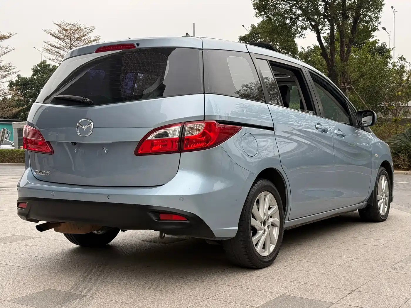 Mazda Mazda5 2012 2011 2.0L Automatic Luxury