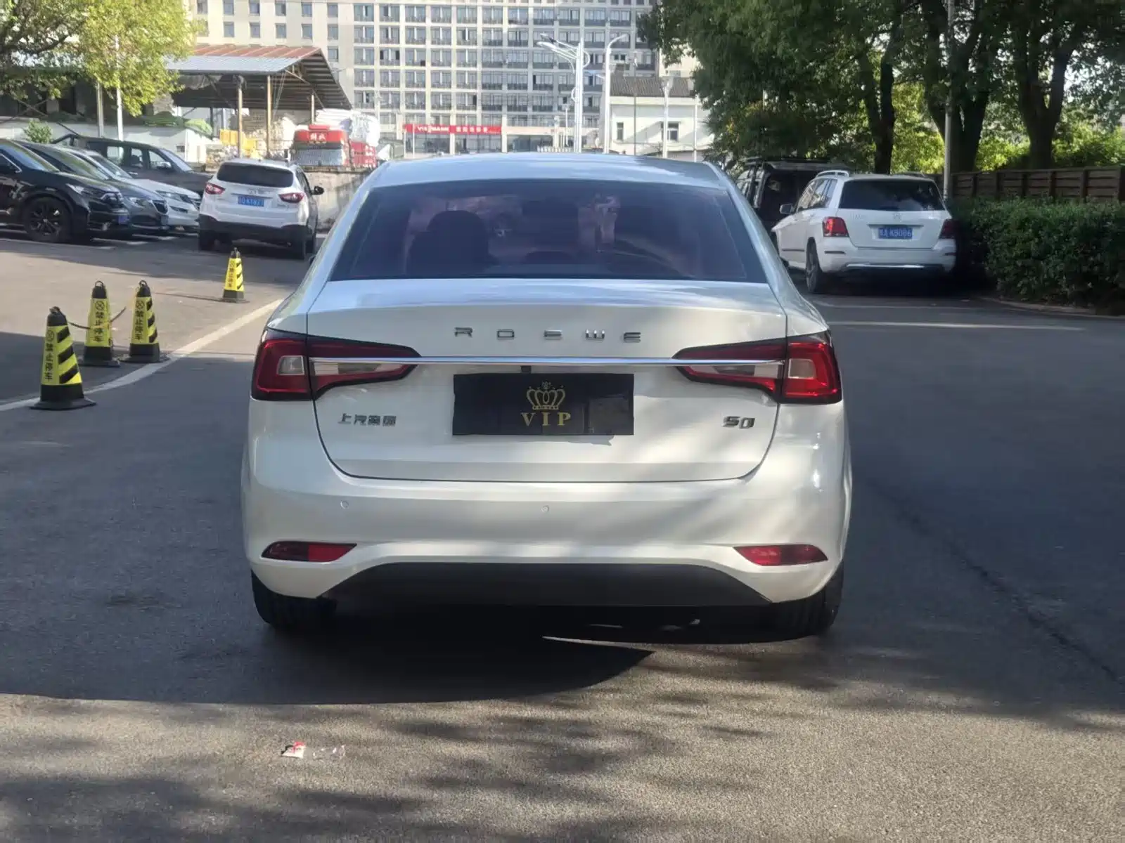 Фото 7 - Roewe i5