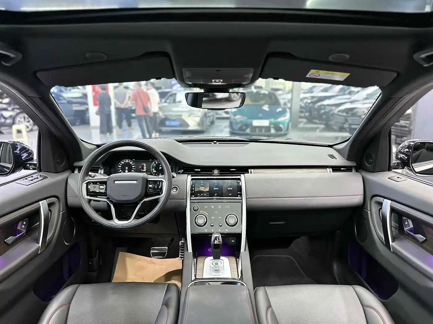Land Rover Discovery Sport PHEV 2023 1.5T P300e Plug-in Hybrid фото 5