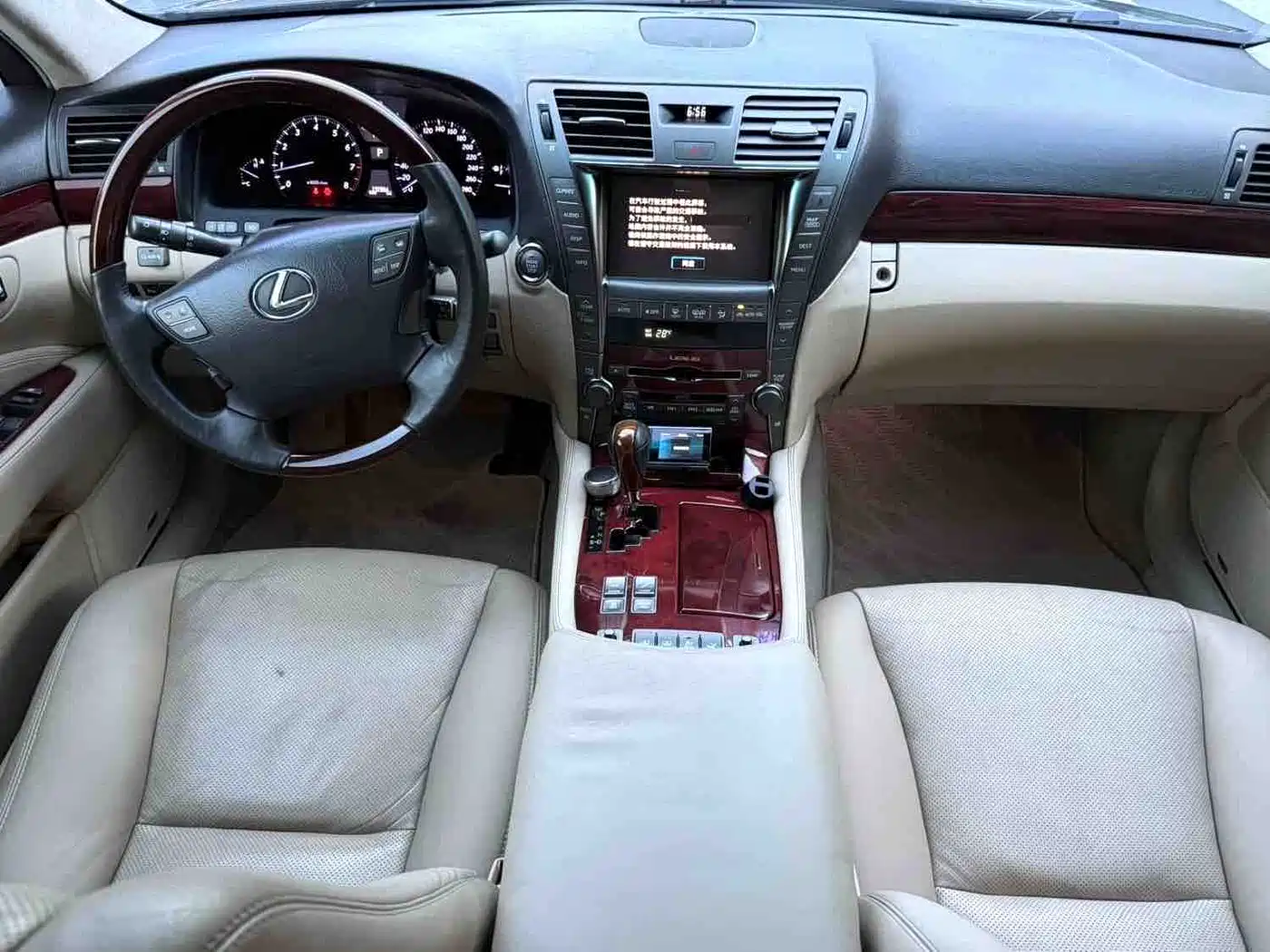 Photo 9 - Lexus LS