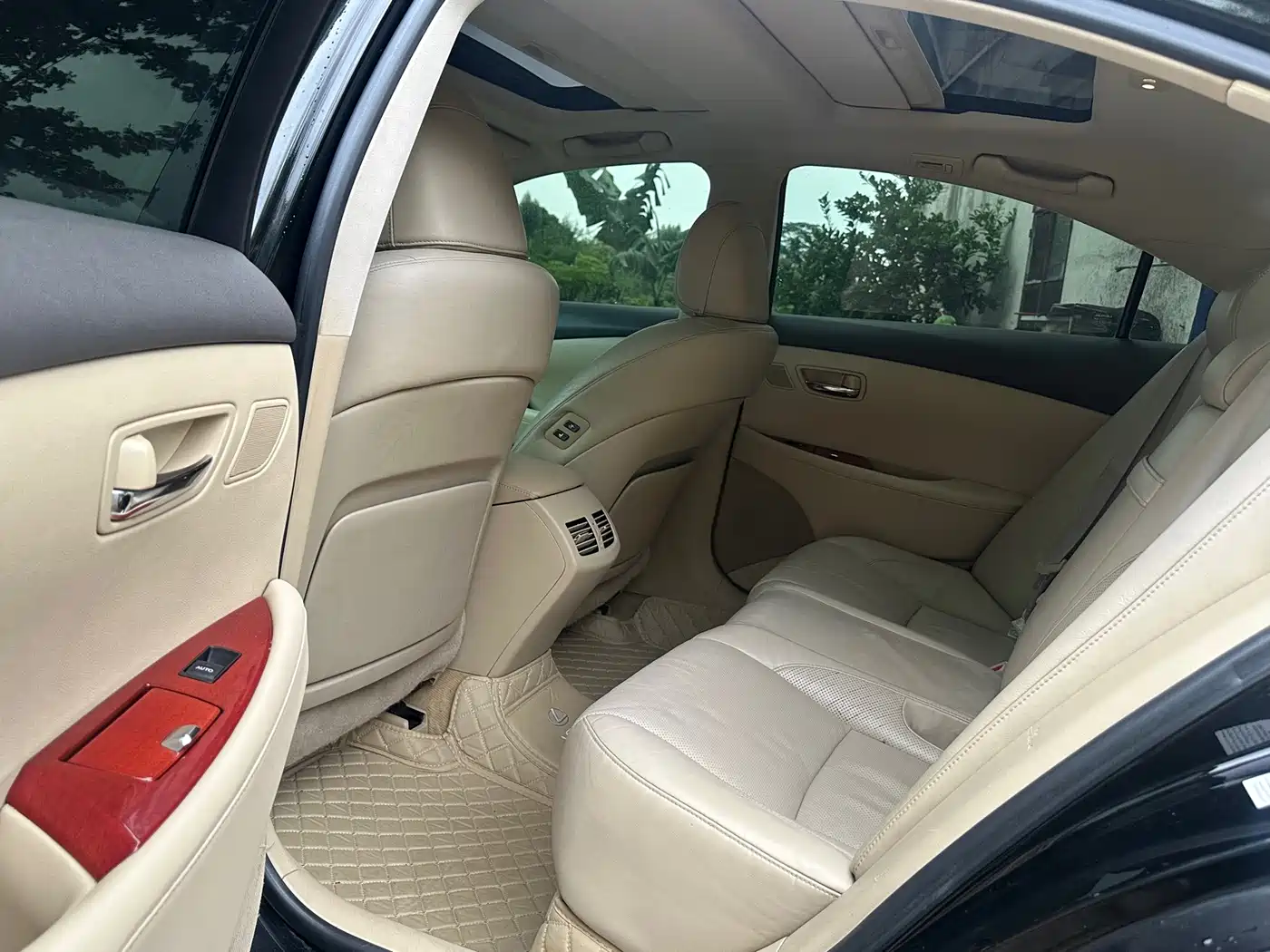 Фото 6 - Lexus ES