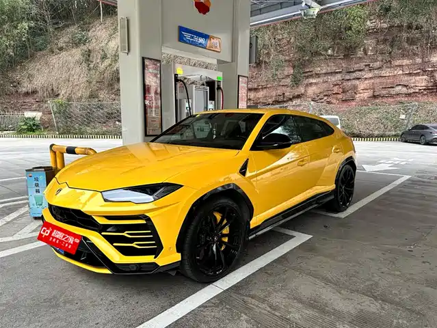 Lamborghini Urus 4.0T V8