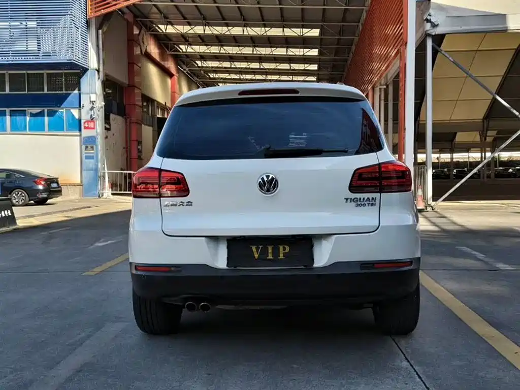 صورة 8 - Volkswagen Tiguan