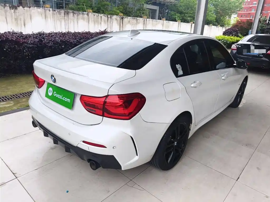 BMW 1 Series 2021 125i M Sport Black Night Edition фото 7
