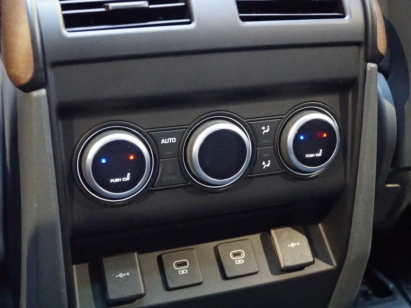 Land Rover Defender 2022 110 P400 X-DYNAMIC HSE фото 15