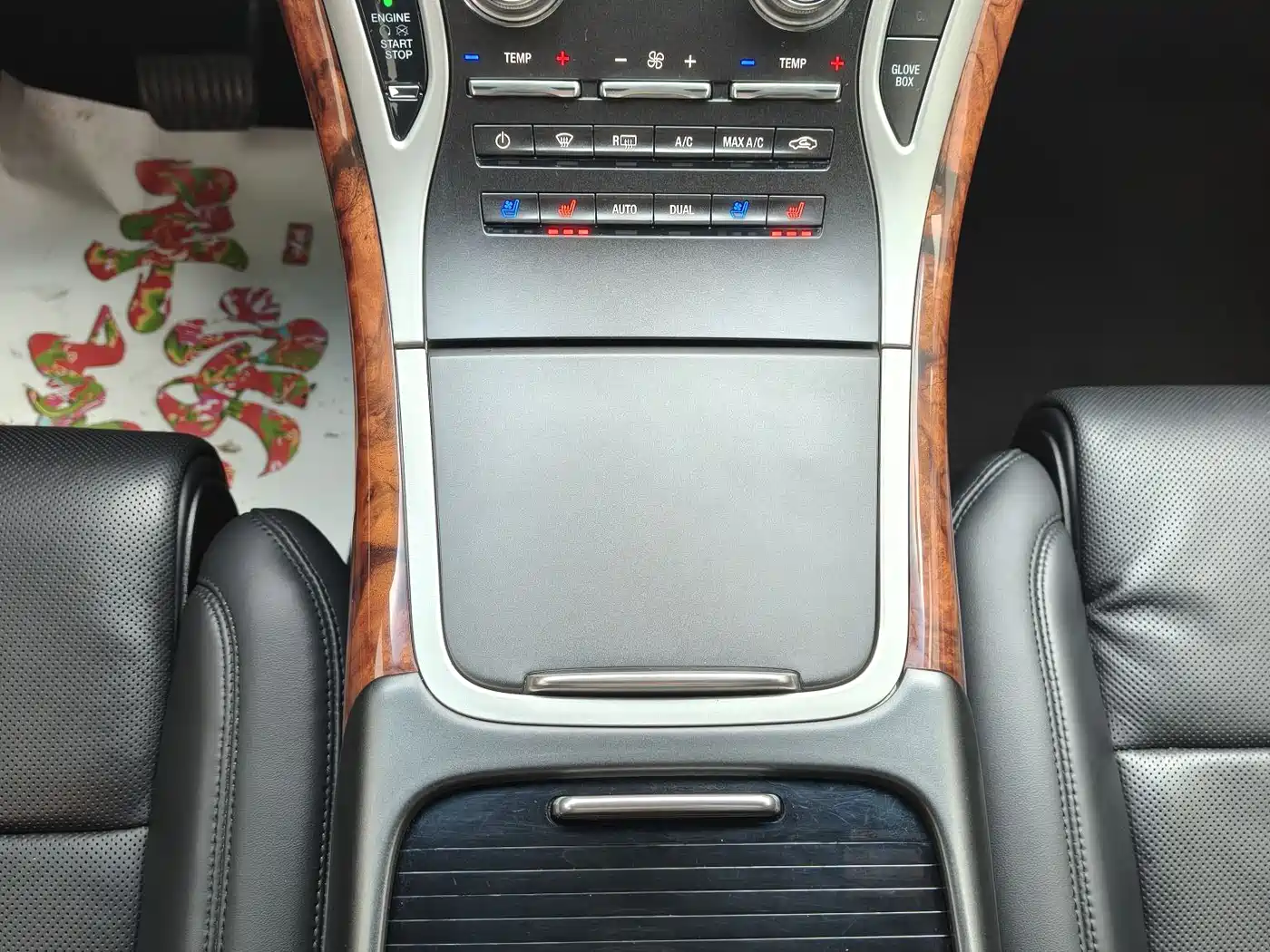 LINCOLN NAVIGATOR (IMPORT)