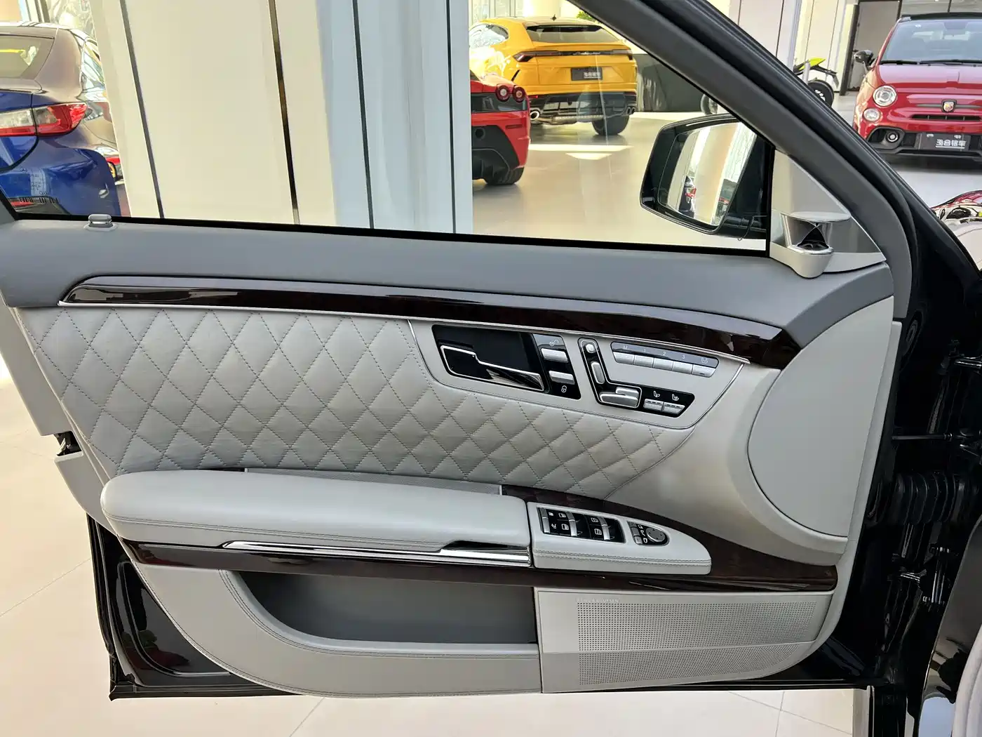 Mercedes-Benz S-Class AMG 2010 AMG S 65 фото 8