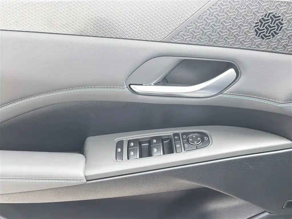 BYD Qin PLUS 2025 DM-i Smart Drive Edition 55KM Surpassing Type фото 14