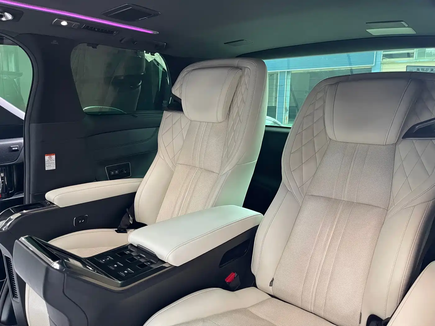 Lexus LM 2021 2020 300h 4-Seat Imperial Edition