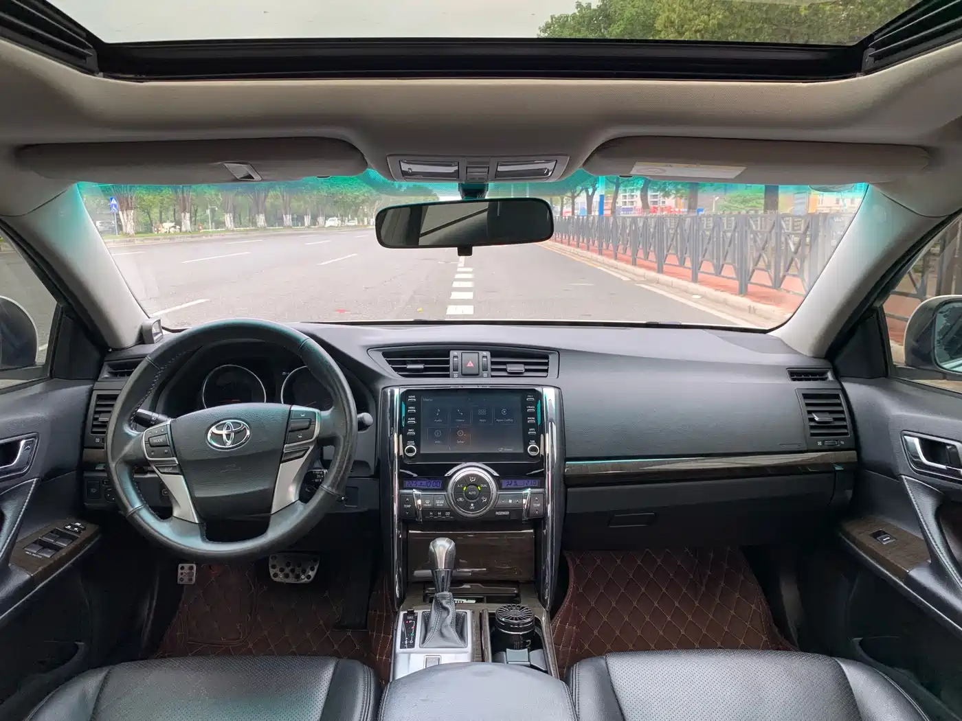 Toyota Reiz 2013 2.5V Premium Edition фото 30