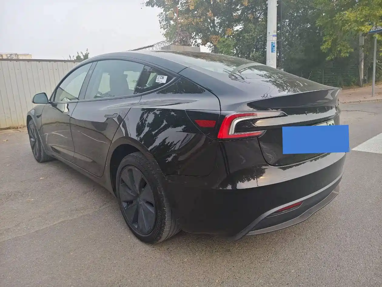 Фото 6 - Tesla Model 3