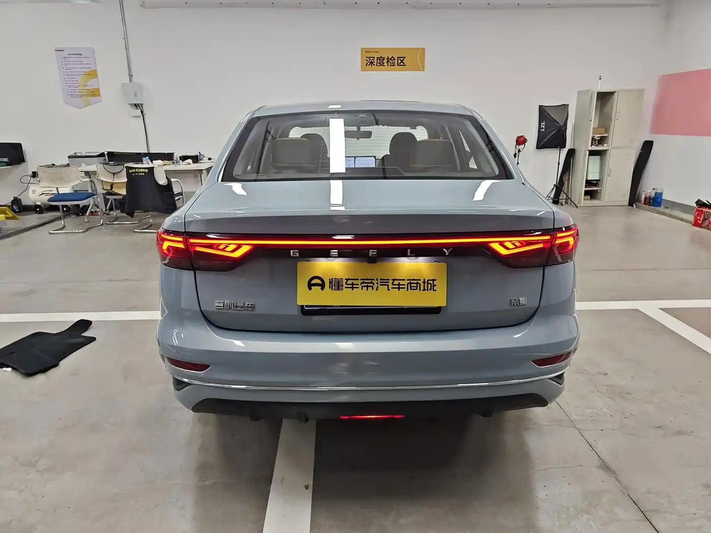 Фото 17 - Geely Emgrand